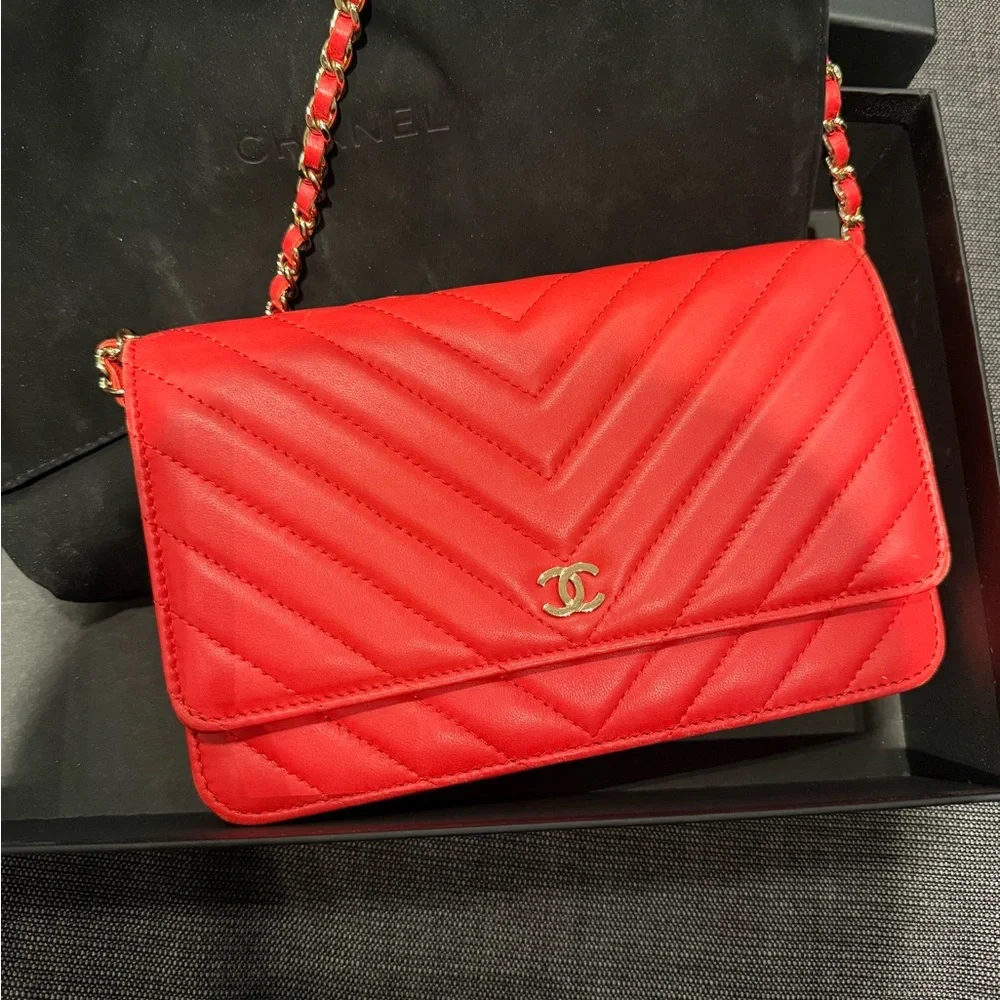 Chanel Red Chevron Wallet on Chain (WOC) - Picture 2 of 13